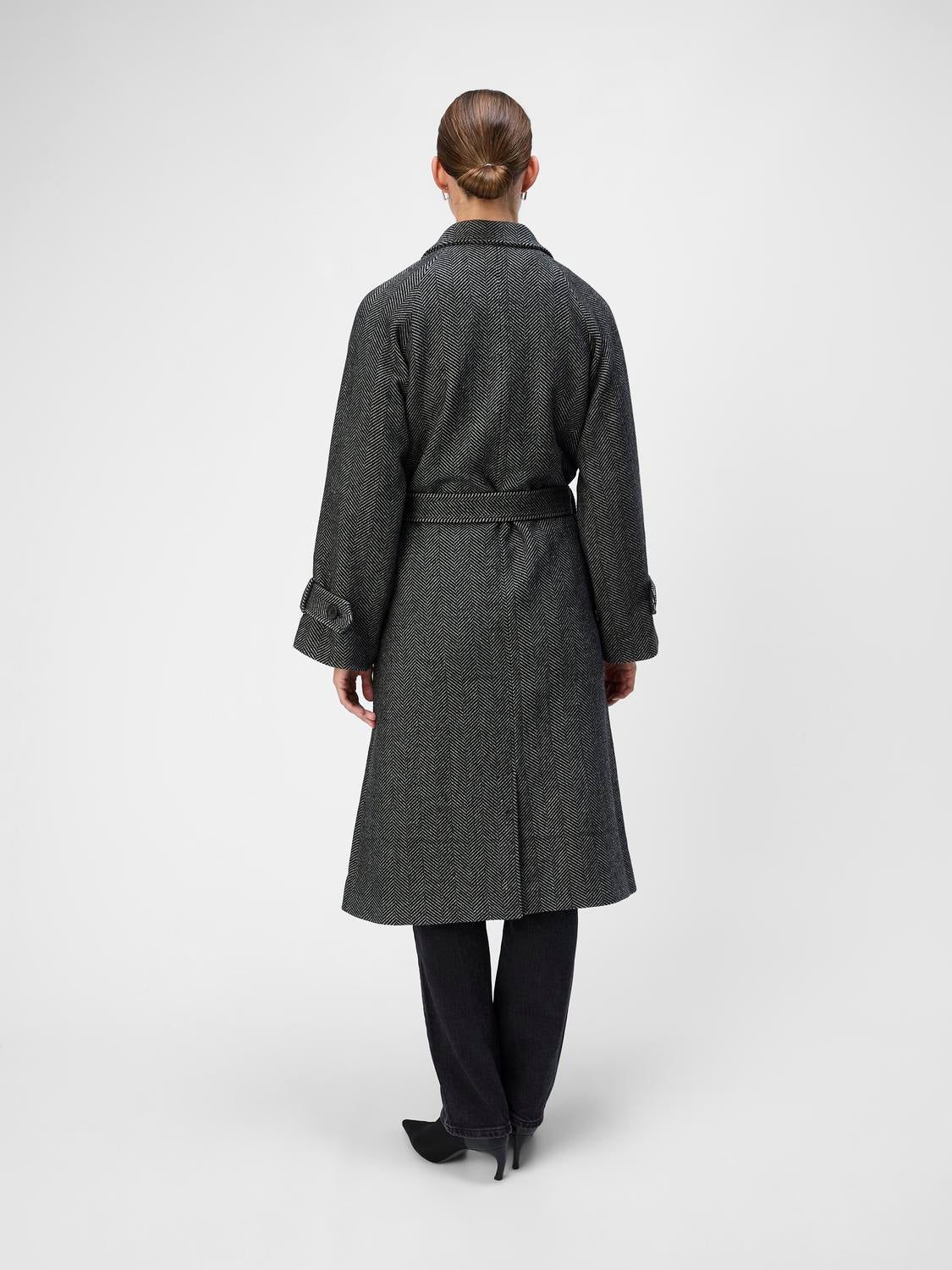 model_shot-back